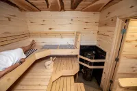 Blue Star Creekside Lodge