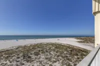 #4- HOLIDAY SALE! 2 BR BEACHFRONT condo!! King Bed!