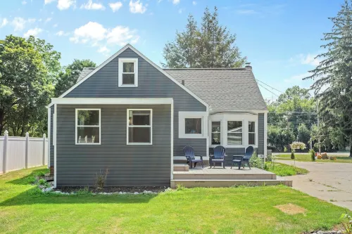 Relaxing Portage Lakes Stay - 3Br Home on 1 Acre