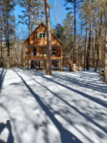Cabin overlooking creek close to National Forrest a great place to relax