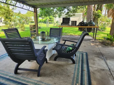 Charming Florida Cottage – Steps from St. Joe Bay with Top-Notch Amenities! Отели в г. Порт-Сент-Джо