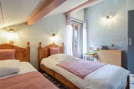 Chalet Entirely Renovated - 4 Bedrooms - Large terrace, private parking