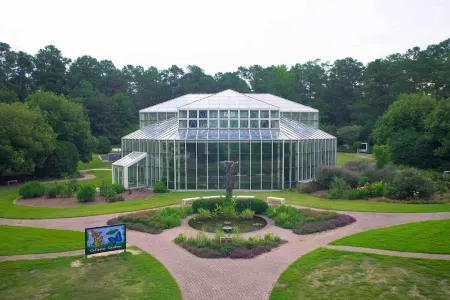 Designer Hideaway @ Callaway Gardens Отели рядом с достопримечательностью «Cecil B. Day Butterfly Center»