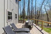 Modern Mountain Escape - minutes to town & mountains Hotels in Waitsfield