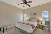 Ahwahnee Hilltop Getaway - large modern home with amazing views