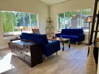 Located in South Sandpoint, only 2 blocks from the lake!