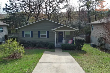 Cute 3 bedroom, 1 bath home less than 5 minutes from downtown.