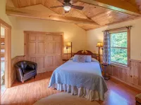 Large Lakefront Home Hotels in Rangeley