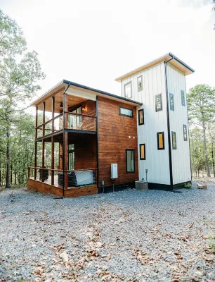 Le Bijou - 3 Level One Bedroom Cabin