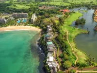 Modern Oceanfront Resort Living. Luxury Oceanfront Bedroom Suites. Sleeps 10! カラパキビーチ周辺のホテル