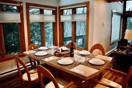 Ski - Mountain townhome at Camelback, minutes to everything fun in the Poconos