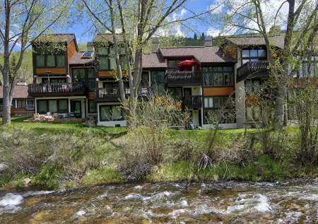 Views, Snow, Free Shuttle to the slopes! Book your Holiday Magic Now! Отели в г. Вейл