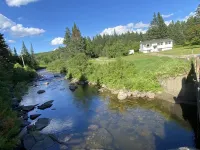 Trailside house on the river. Perfect for mountain biking , skiing, snowmobile.