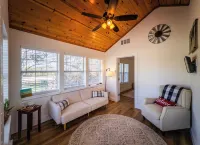 Oak Ridge Cottage ll - Cozy Place To Stay!