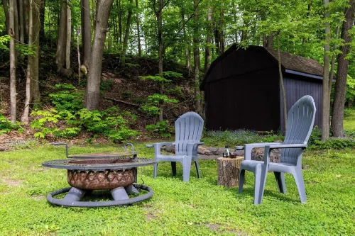 Tranquil creek side retreat