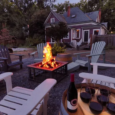 Cozy private apartment in a historic Victorian house close to downtown
