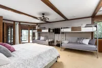 Mountain Oasis! Indoor Hot Tub, Game Room, VIEWS!