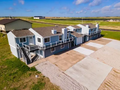 Bayview Condos #3, 3 bed and 2 bath property, close to Ogallala & Ogallala Beach Hotel a 
