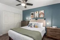 Beautiful Desert Oasis w/Pool, Spa, Putting Green, Pickleball and Game Room!