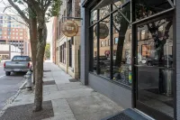 Cozy Condo Front Street Wilmington Private Balcony Walking distance