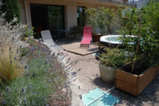 apartment f2 2/4 pl avignon festival.