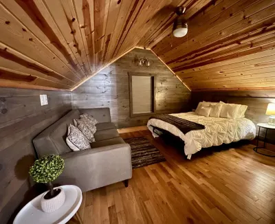 Professionally Decorated & Fully Stocked Luxury Home Near Frio River Hotels near Garner State Park