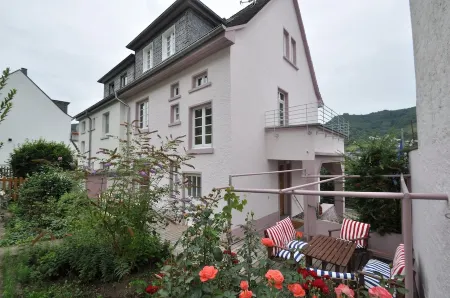 Vacation home for families or friends, dogs welcome