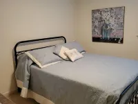 Secluded 2 Bedroom Retreat w/great family room on Sewanee Campus Hotels in Sewanee