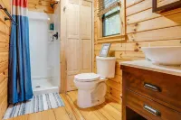 Maple Leaf Charming Log Cabin in the Woods Upgraded with Fiber Optic Internet