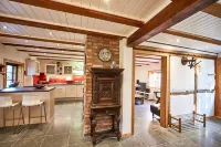 Thatched roof fisherman's house - Vorpommersche Boddenlandschaft National Park - Baltic Sea Hotels in Ummanz