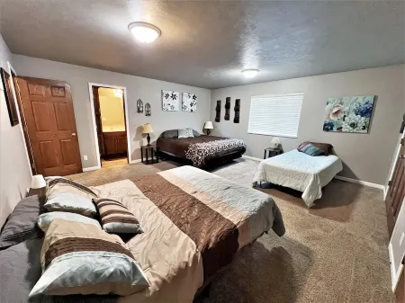 Juniper Townhouse #2 Отели в г. Митчелл