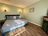 EPIC Weeki Wachee riverfront home *Waterfront *Kayaks included