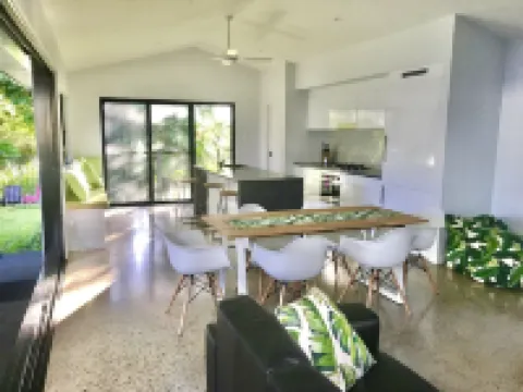 Pet friendly stay for couples close to the beach