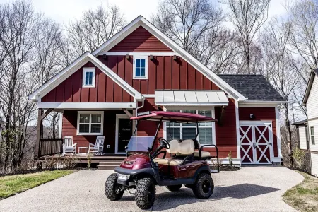 Tennessee Cabin with Hot Tub and Boating Access