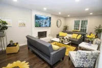 Modern Convenient Spot for 9 to Enjoy & Relax!