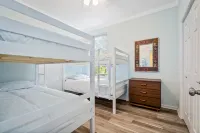 Gorgeous Magnolia Cottage: With Bicycles/Beach Equipment- Pet Friendly! Private!