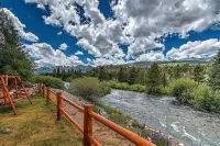 Homey Hideaway Chalet in family friendly Tiger Run, mins from Breckenridge