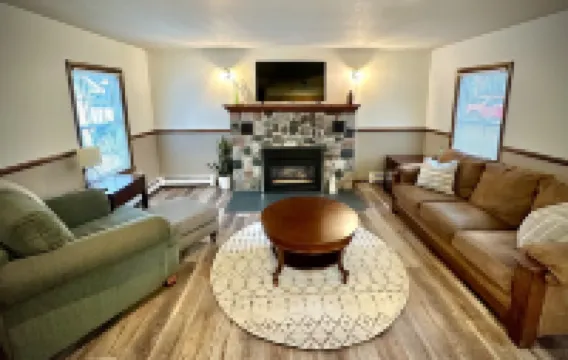 Quaint & Historic Downtown Oscoda Home Hotels in Oscoda