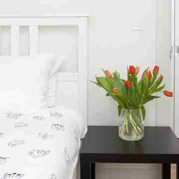 Romantic modern condo by the lake Rooms