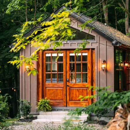 Romantic Luxe Cabin : Hot Tub, Private Trails : 32 Forested Acres : EV Charger