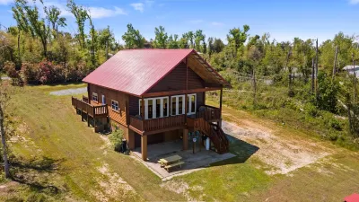 Beautiful log cabin w/ private dock, gameroom, 23mi to beach, 3bd2ba, sleeps 11