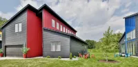 GORGEOUS MODERN HOUSE VERY STYLED FEW BLOCKS FROM FAMOUS DOWNTOWN OF WAYZATA