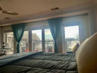 Spacious Riverfront Townhome Directly Across from Downtown Louisville Hotels in 