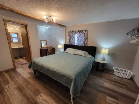 Newly remodeled home that is perfect for outdoor loving groups! Отели в г. Гринленд Тауншип