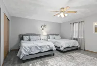 Touch of Class  3-bedroom townhome in Belleville King Bedroom. Hotels in St. Clair County