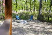 Couples Cabin / King Bed / Hot Tub / Fireplace
