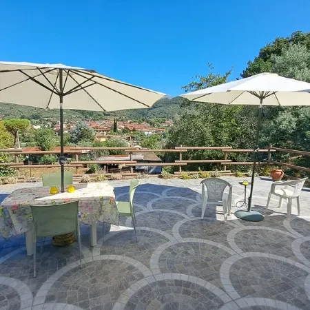 Pony's Cottage in Tuscan hills facing the sea