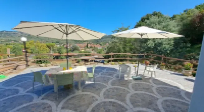 Pony's Cottage in Tuscan hills facing the sea