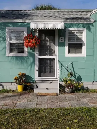 STUDIO- Gulfport Art District - Steps to the beach!!