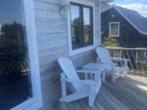 Three-bedroom house with views, decks, golf cart and home gym! Hotels in Hyde County